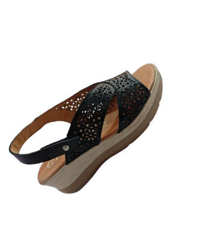 Sandalia de cuña y plataforma muy cómoda negra