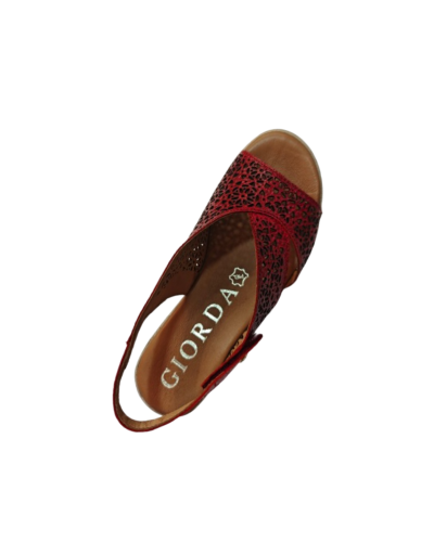 Sandalia de cuña y plataforma muy cómoda negra