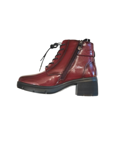 Botín de piel tacón color burdeos en charol