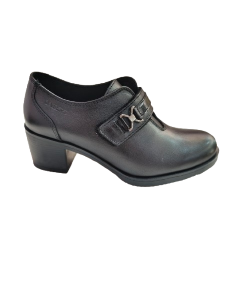 Zapato abotinado baerchi de señora color negro, es de piel muy blandita y cómodo perfecta para todo el día. Con un tacón medio p
