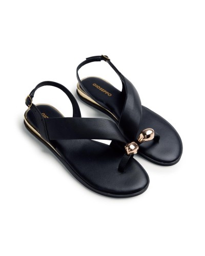 Sandalia plana de dedo dorado en color negro Gioseppo