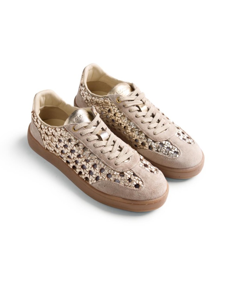 Deportiva de piel calada en color oro de la marca Gioseppo