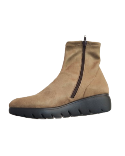 Botín de señora Duit sand con cuña media elástica y adaptable a tu pierna, si quieres una bota cómoda para todo el invierno esta