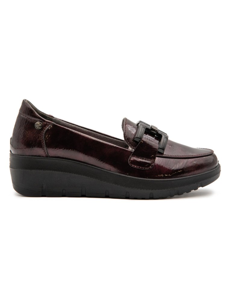 Mocasín comodo en color burdeos disponible en tienda para probarlo